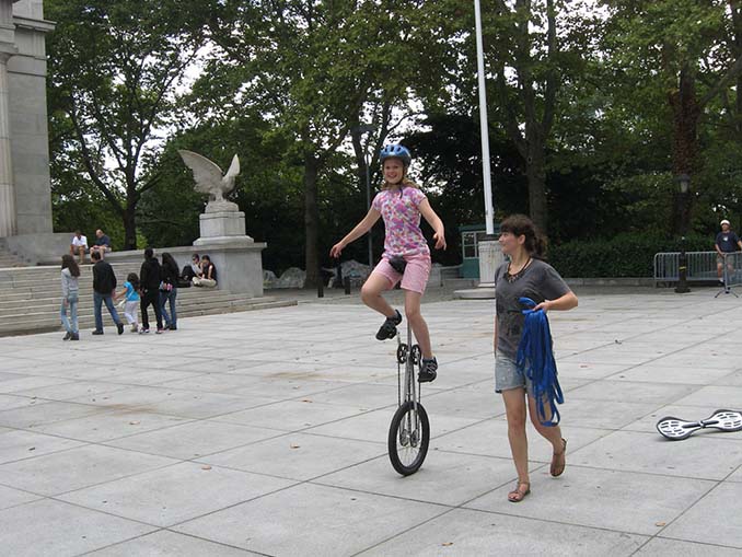 Giraffe unicycle