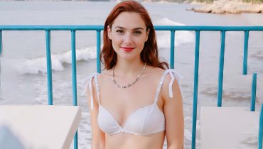 Gadot’s Colorful Salads That Keep Her Energized